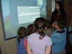 Předškoláčci se učí pracovat s interaktivní tabulí [nové okno]
