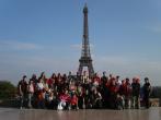 Eiffelova věž a účastníci zájezdu [nové okno]